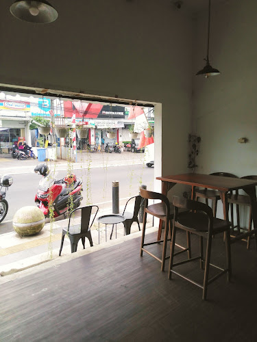 Opinii despre Utan Coffee Roastery Hasanudin în Kota Salatiga - Gastronomi dan perhotelan