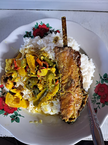 Warung Lumaya Sumber Laut