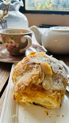 Sam's Pattiserie, Boulangerie, and Desserts