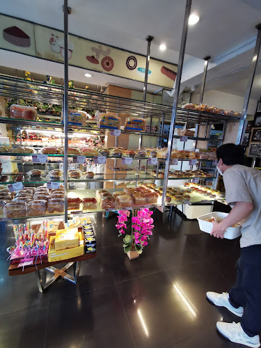 Toko Roti Jakarta - Gastronomi dan perhotelan