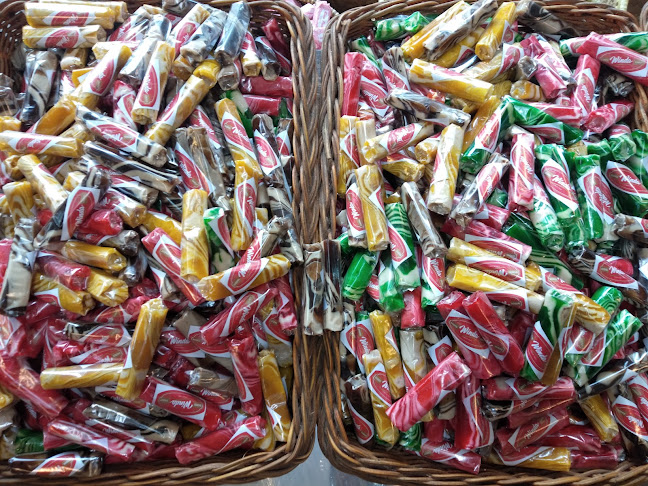 Opinii despre LUTFIA SNACK în Kota Bandung - Gastronomi dan perhotelan