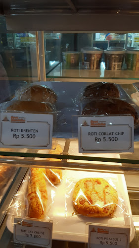 Jl. Supratman No.25, Cihapit, Kec. Bandung Wetan, Kota Bandung, Jawa Barat 40114