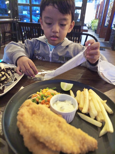 Opinii despre La Basil Koffie & Resto în Kota Bandung - Gastronomi dan perhotelan