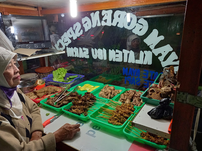 Opinii despre Ayam Goreng Klaten Ibu Sarni în Kota Bandung - Gastronomi dan perhotelan