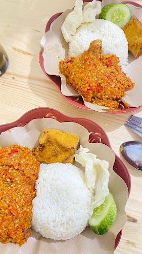 Comentarii opinii despre Ayam Gepuk Pak Gembus Airlangga University