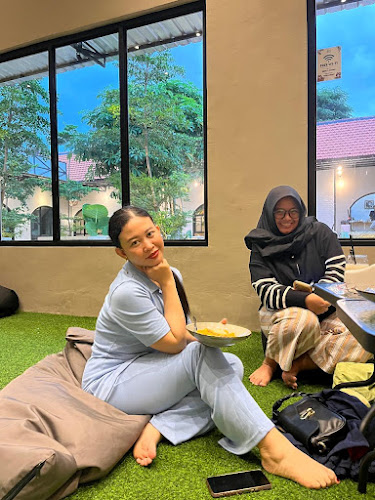 Rest Coffee Eat, Play & Relax - Gastronomi dan perhotelan