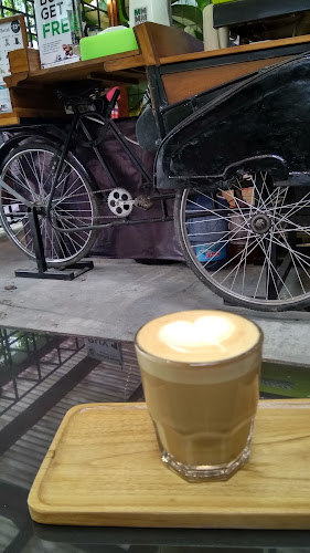 Opinii despre Kopi Becak în Surabaya - Gastronomi dan perhotelan