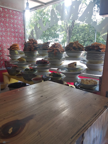 Opinii despre Rumah Makan Arya Jaya în Kota Tangerang - Gastronomi dan perhotelan