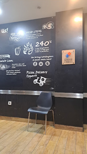 Domino's Pizza - Gastronomi dan perhotelan