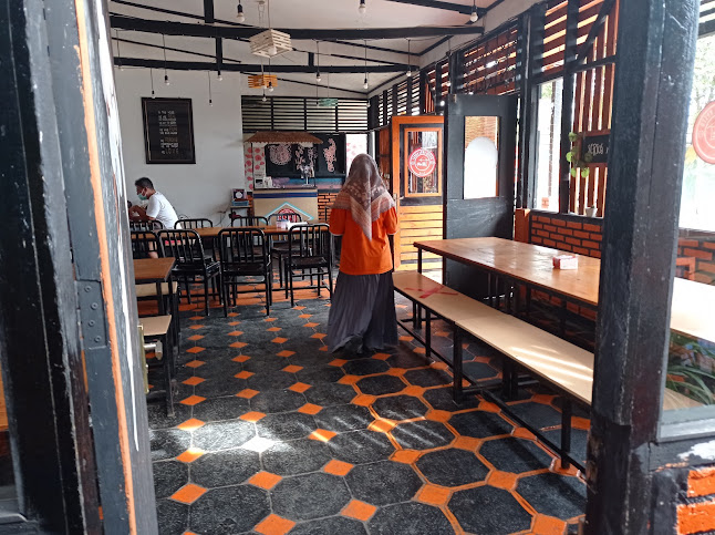 Comentarii opinii despre Saung Luwe Resto