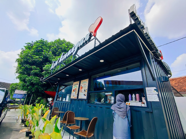 Kopi Kenangan - SPBU Pertamina 54.631.05 Panjaitan Madiun (Container) - Gastronomi dan perhotelan