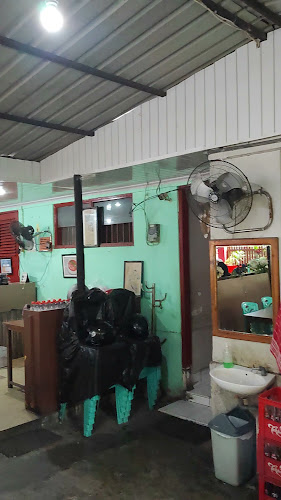 Kapurung Kasuari - Gastronomi dan perhotelan