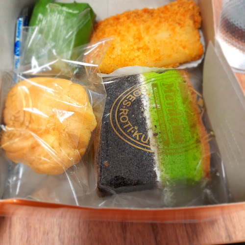 Soes Merdeka- Supratman - Gastronomi dan perhotelan