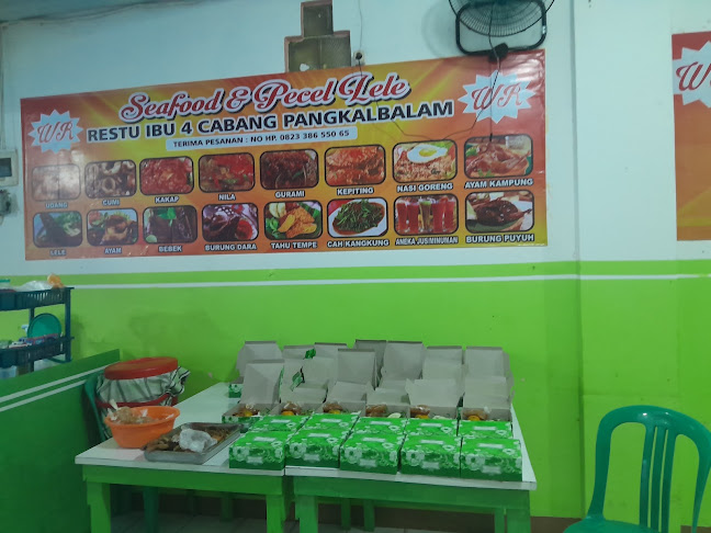 Comentarii opinii despre RM. SEAFOOD DAN PECEL LELE RESTU IBU 4