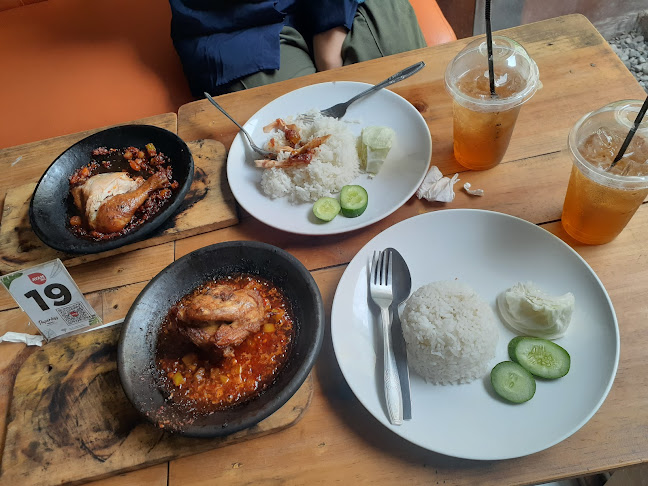 AYAM - Gastronomi dan perhotelan