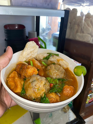 Mie jebew & Seblak Prasmanan Teh Dhemi