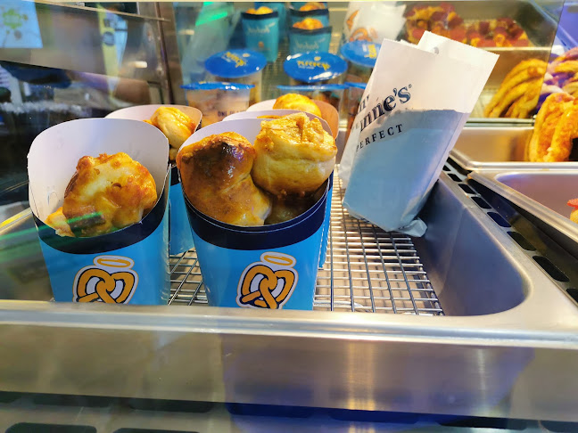 Auntie Anne's Tunjungan Plaza