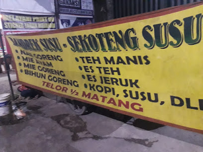 WARUNG NASGOR DAN BANDREK SKOTENG
