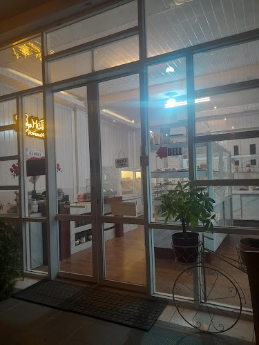 Opinii despre Me Time Bengkulu în Kota Bengkulu - Gastronomi dan perhotelan