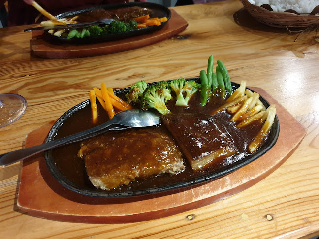 Lotus Bistro - Gastronomi dan perhotelan