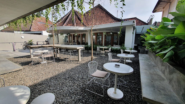 Tjimanoek Koffie & Meals (Koffie, Meals, Billiard & Breakfast)