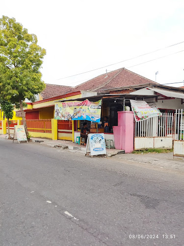 Jl. Anjasmoro No.37, Kepanjen Lor, Kec. Kepanjenkidul, Kota Blitar, Jawa Timur 66117