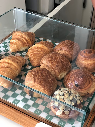 Koma Point - Gastronomi dan perhotelan