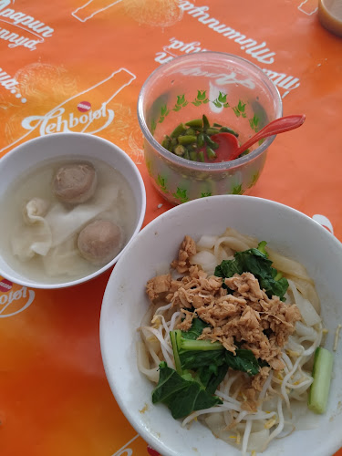 Jalan Rotan, Jl. Rw. I No.RT. 2, Limo, Kec. Limo, Kota Depok, Jawa Barat 16514