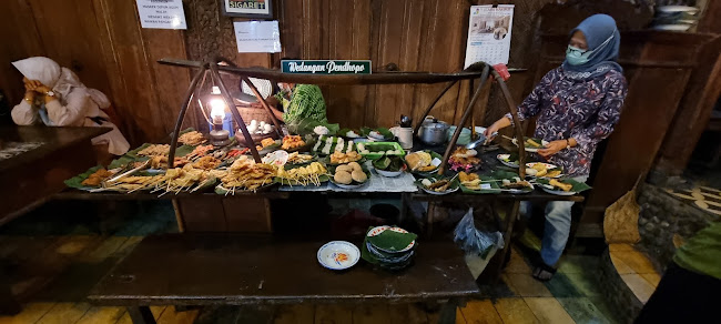 Opinii despre Wedangan Pendhopo în Kota Surakarta - Gastronomi dan perhotelan