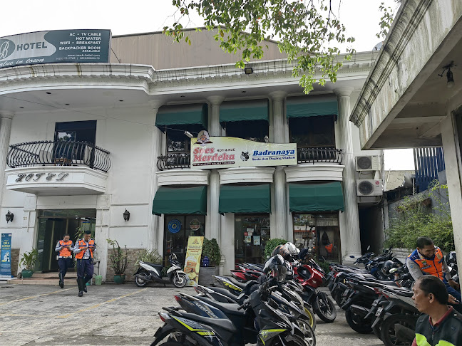 Soes Merdeka- Supratman - Gastronomi dan perhotelan