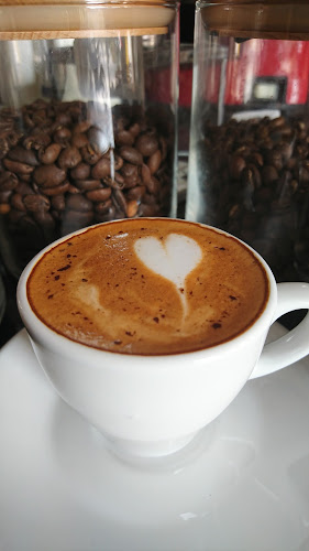 Jl. Mangga No.37, Cihapit, Kec. Bandung Wetan, Kota Bandung, Jawa Barat 40121