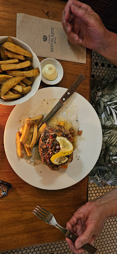 Brasserie République - Gastronomi dan perhotelan