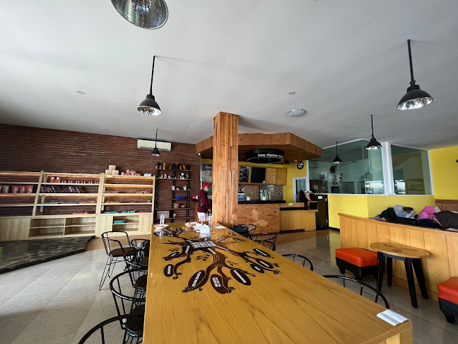 G3V6+38P, Jl. Prof. Dr. H.B. Jassin, Limba U I, Kota Sel., Kota Gorontalo, Gorontalo 96135