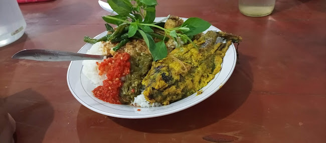 Opinii despre Rumah Makan Muaro Indah în Kota Bengkulu - Gastronomi dan perhotelan