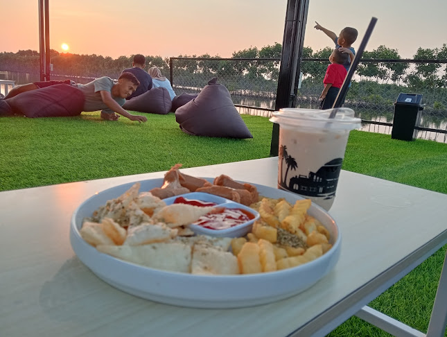 Opinii despre Hiling Sunset Coffee dan Restoran în Kota Tegal - Gastronomi dan perhotelan