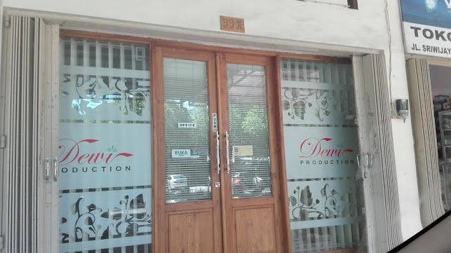 Opinii despre Dewi Production în Kota Mataram - Gastronomi dan perhotelan