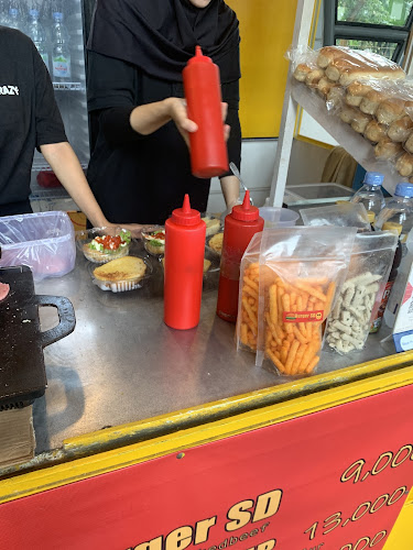 Opinii despre Burger SD Stasiun PondokCina în Kota Depok - Gastronomi dan perhotelan