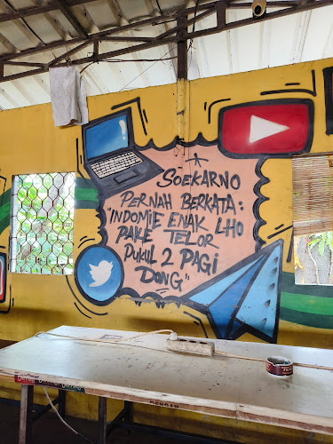 Opinii despre Tongkrongan Pakde Bakat în Kota Depok - Gastronomi dan perhotelan