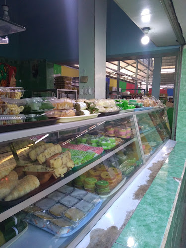 Opinii despre Toko Kue Basah Bu Dollah în Kota Malang - Gastronomi dan perhotelan