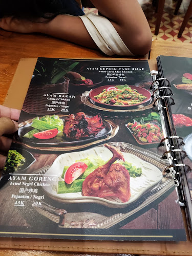 Opinii despre Pandan Kuring Rastaurant Living World Denpasar în Kota Denpasar - Gastronomi dan perhotelan