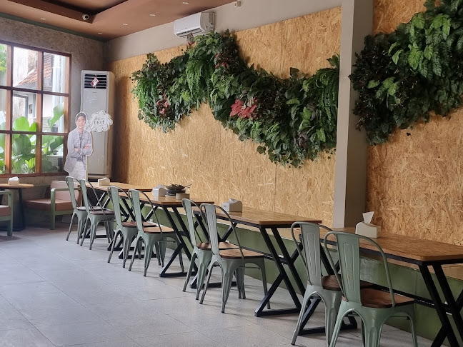 Rest Coffee Eat, Play & Relax - Gastronomi dan perhotelan