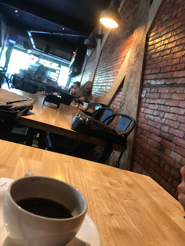 bundaran, Cafe area, l Jl. Jend. Sudirman, Simpang Tiga, Kec. Bukit Raya, Kota Pekanbaru, Riau 28288