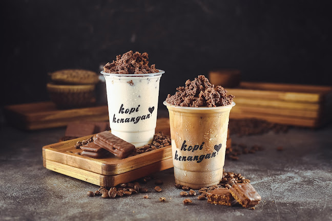 Opinii despre Kopi Kenangan - Toserba Yogya (Ciumbuleuit) în Kota Bandung - Gastronomi dan perhotelan