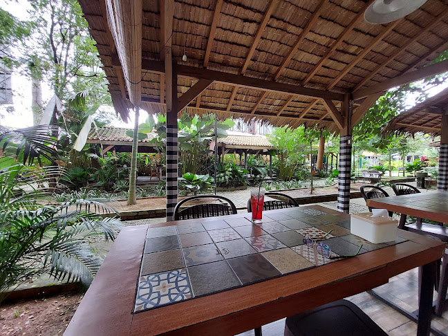 Comentarii opinii despre Kopi Darat Garden Cafe Jakabaring