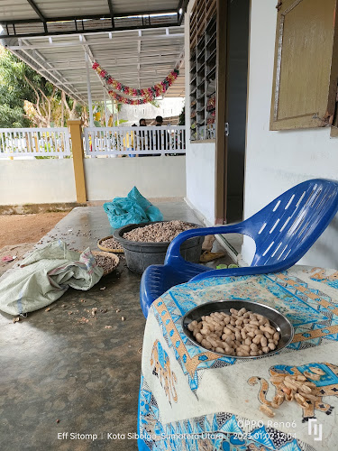 Kacang Garing Sihobuk "E. Sihombing"