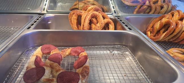 Auntie Anne's Tunjungan Plaza - Gastronomi dan perhotelan