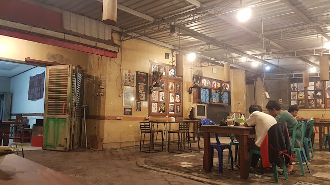 Angkringan Fellas Eatery - Surabaya