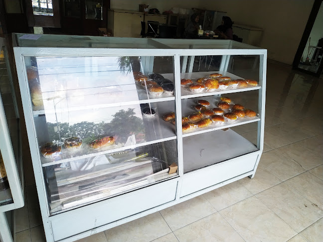 Es Krim dan Salon Mahkota