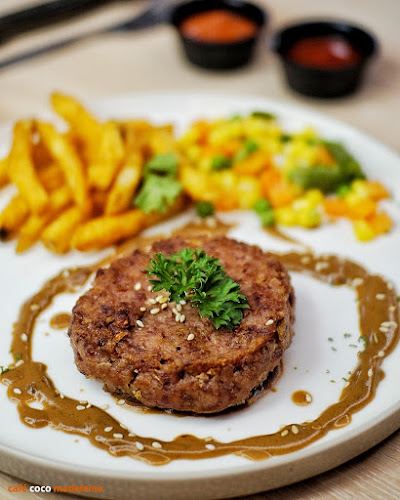 Cafe Coco Madeleine - Gastronomi dan perhotelan