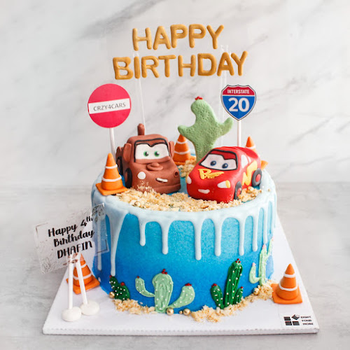 Eight Four More - Gastronomi dan perhotelan